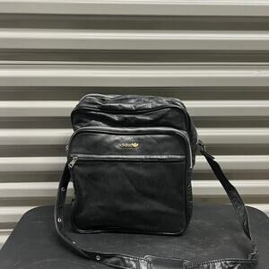 Adidas vintage bag in great
